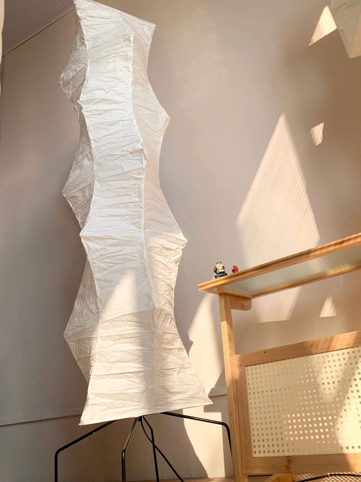 Akari UF4-33N white rice paper floor lamp, minimalist Japanese design, perfect for modern interiors.
