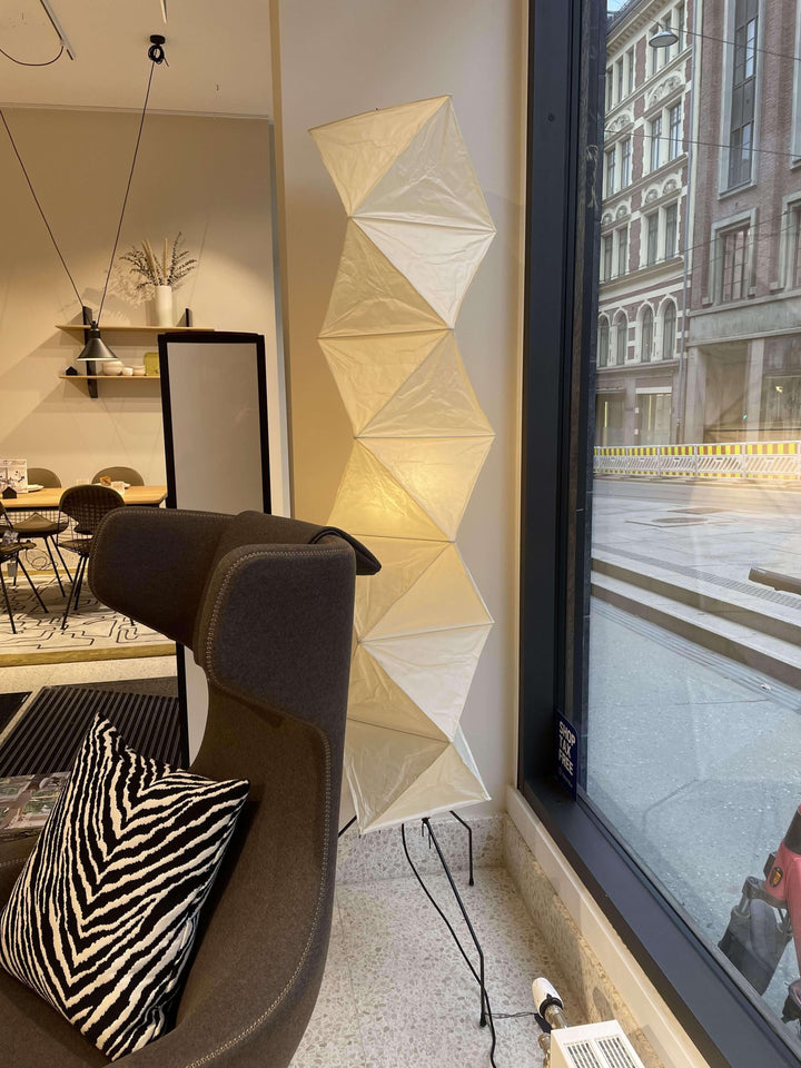 Akari UF4-L8 white rice paper floor lamp in minimalist design, illuminating a stylish interior.