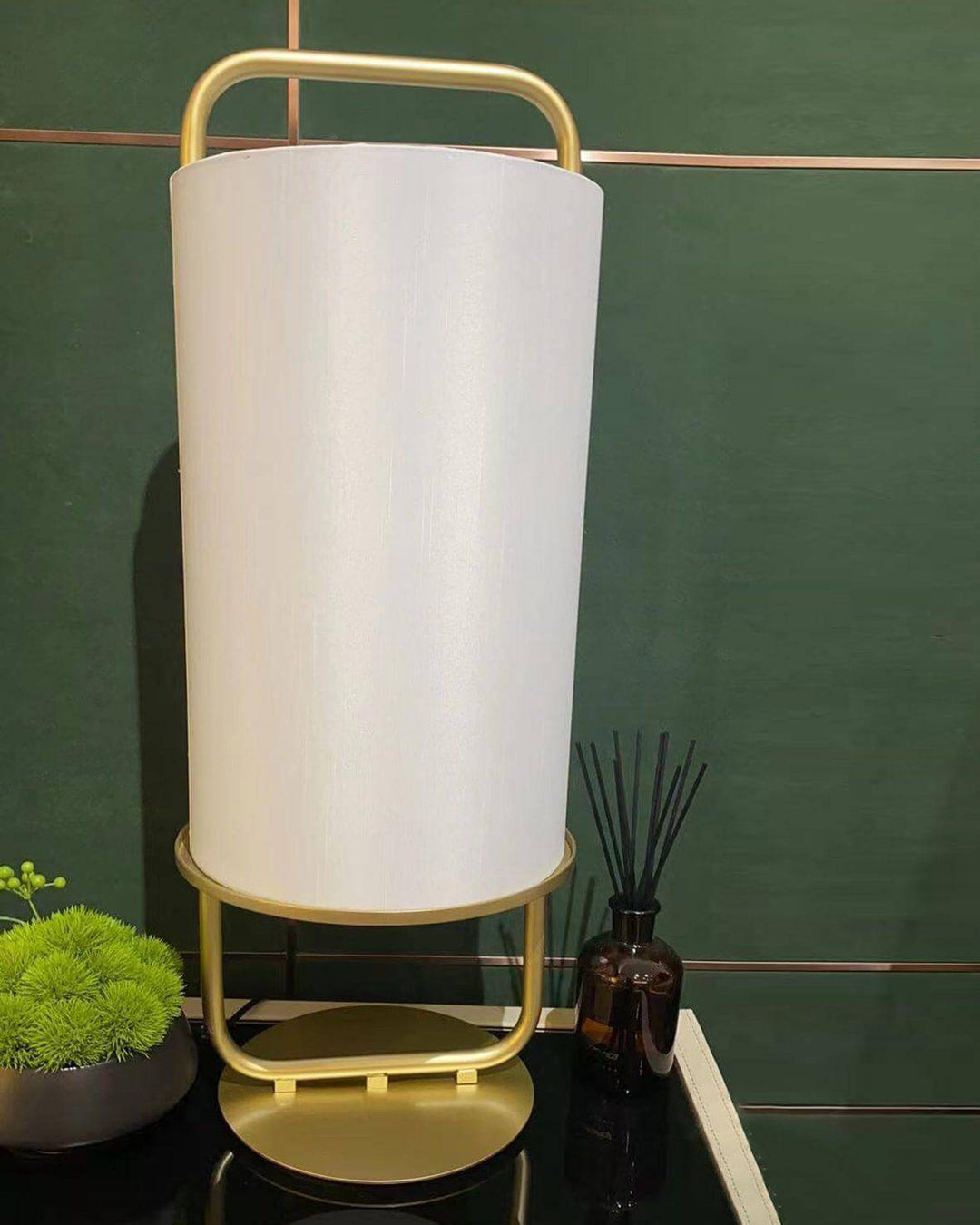 Alistair Table Lamp: white lamp with gold accents, ideal for bedside or Japandi decor, size 25cm x 65cm.