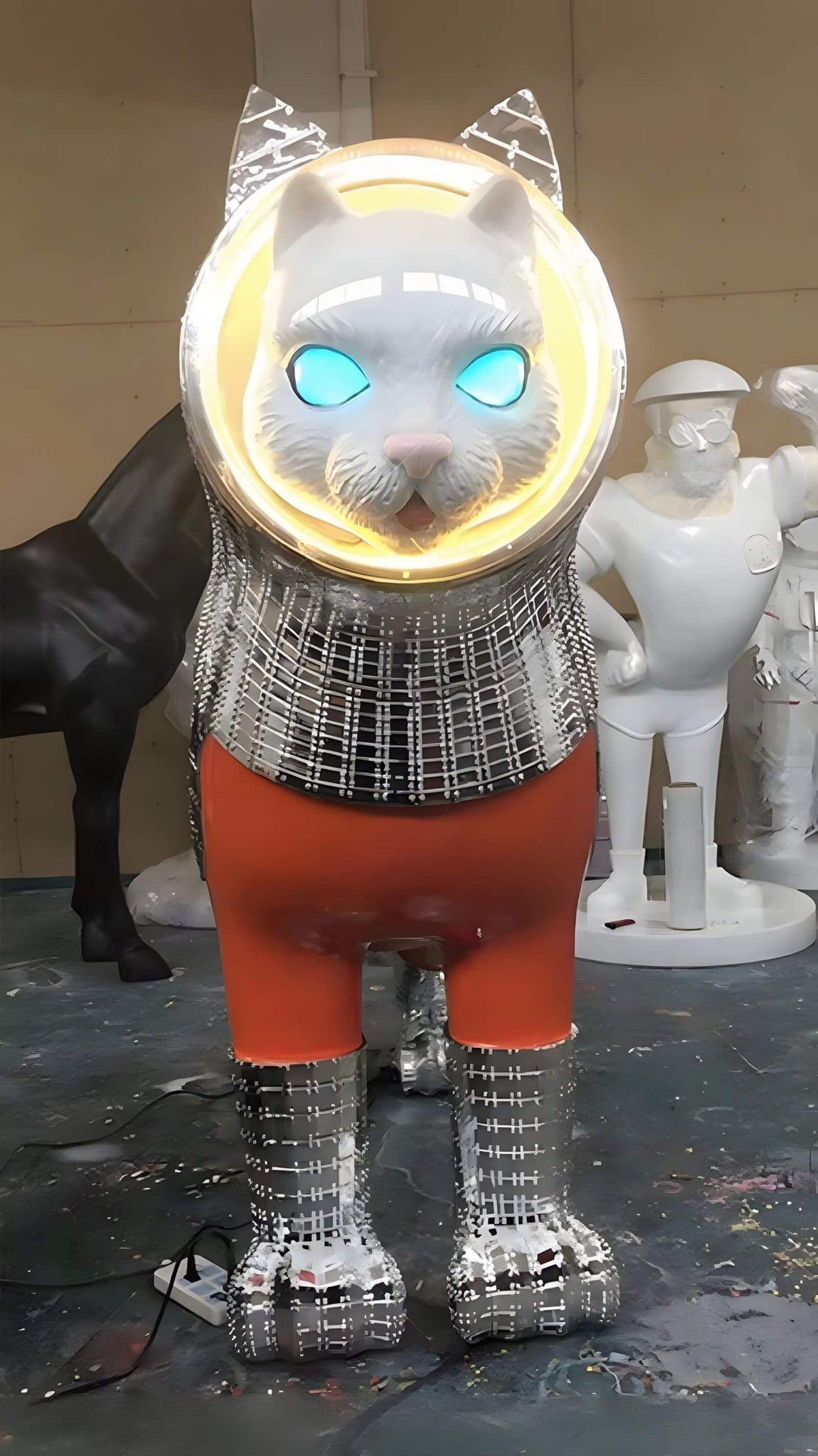 Draxum Sculpture Floor Lamp featuring a cat design, a striking art deco style floor light for living rooms.