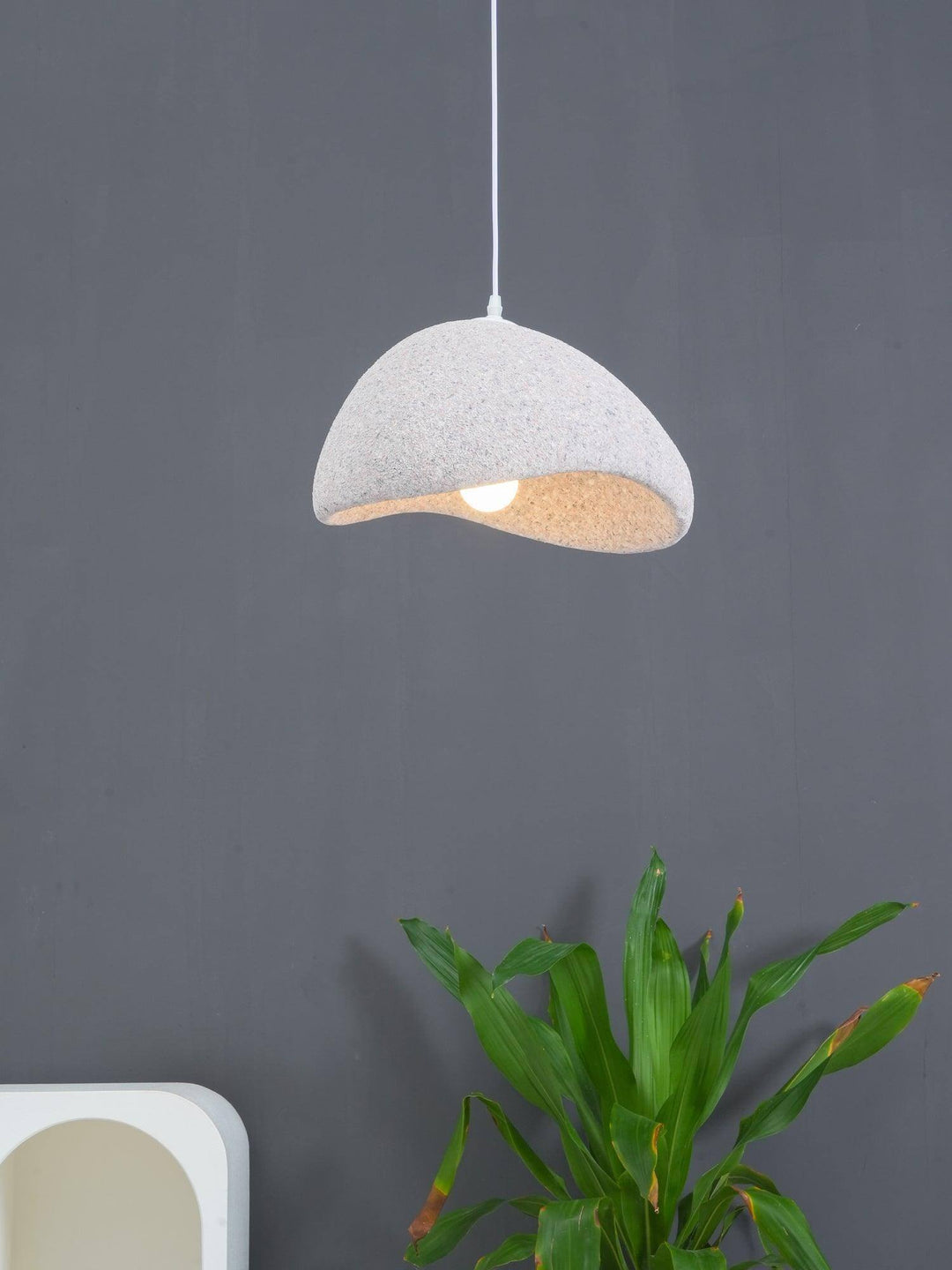 Khmara Halia Pendant | Modern Resin Hanging Light for Kitchen Island | Vinlighting | Vinlighting