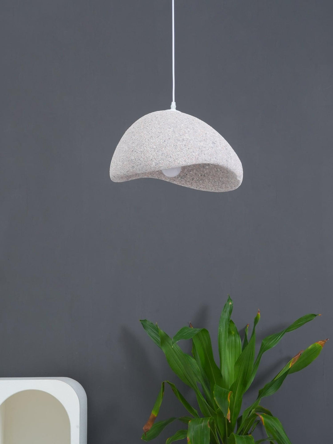 Khmara Halia Pendant | Modern Resin Hanging Light for Kitchen Island | Vinlighting | Vinlighting