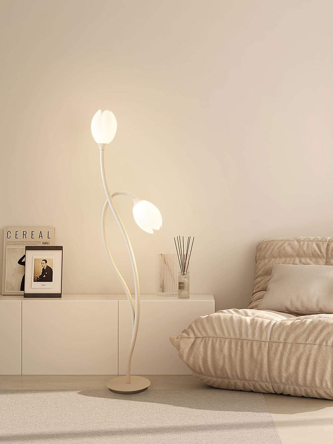 Manta Flower Floor Lamp in white, a minimalist metal design enhancing modern interior decor.