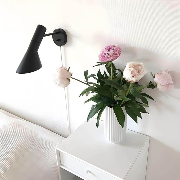 Modern AJ Wall Lamp - Black Mid Century Sconce | Vinlighting | Vinlighting