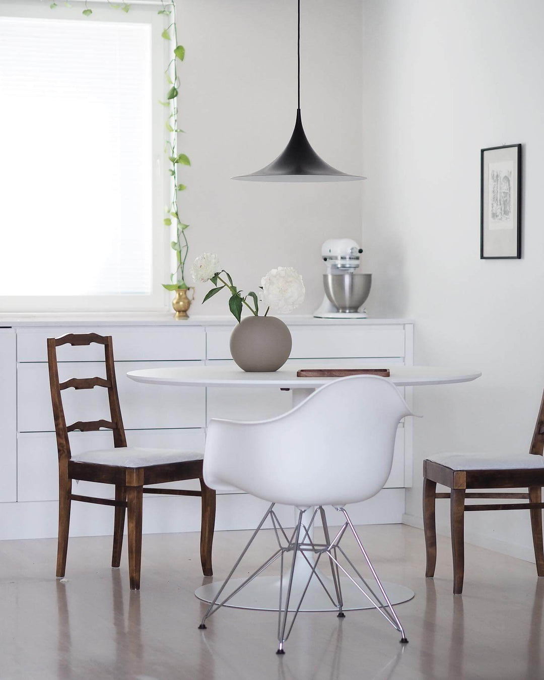 Modern Black Semi Pendant Light - Hanging Lamp for Kitchen Island | Vinlighting | Vinlighting