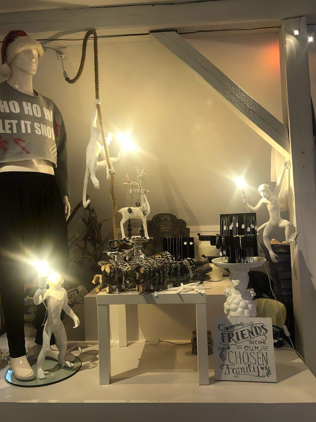 Monkey Pendant Lamp | Resin Art Deco Hanging Light for Home Office | Vinlighting | Vinlighting