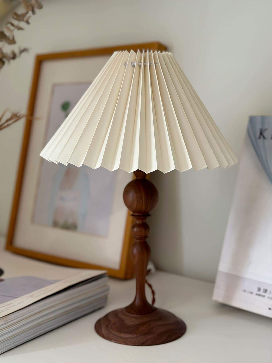 Zulu pleated table lamp made of wood, perfect for vintage decor, ideal as a console or side table lamp.