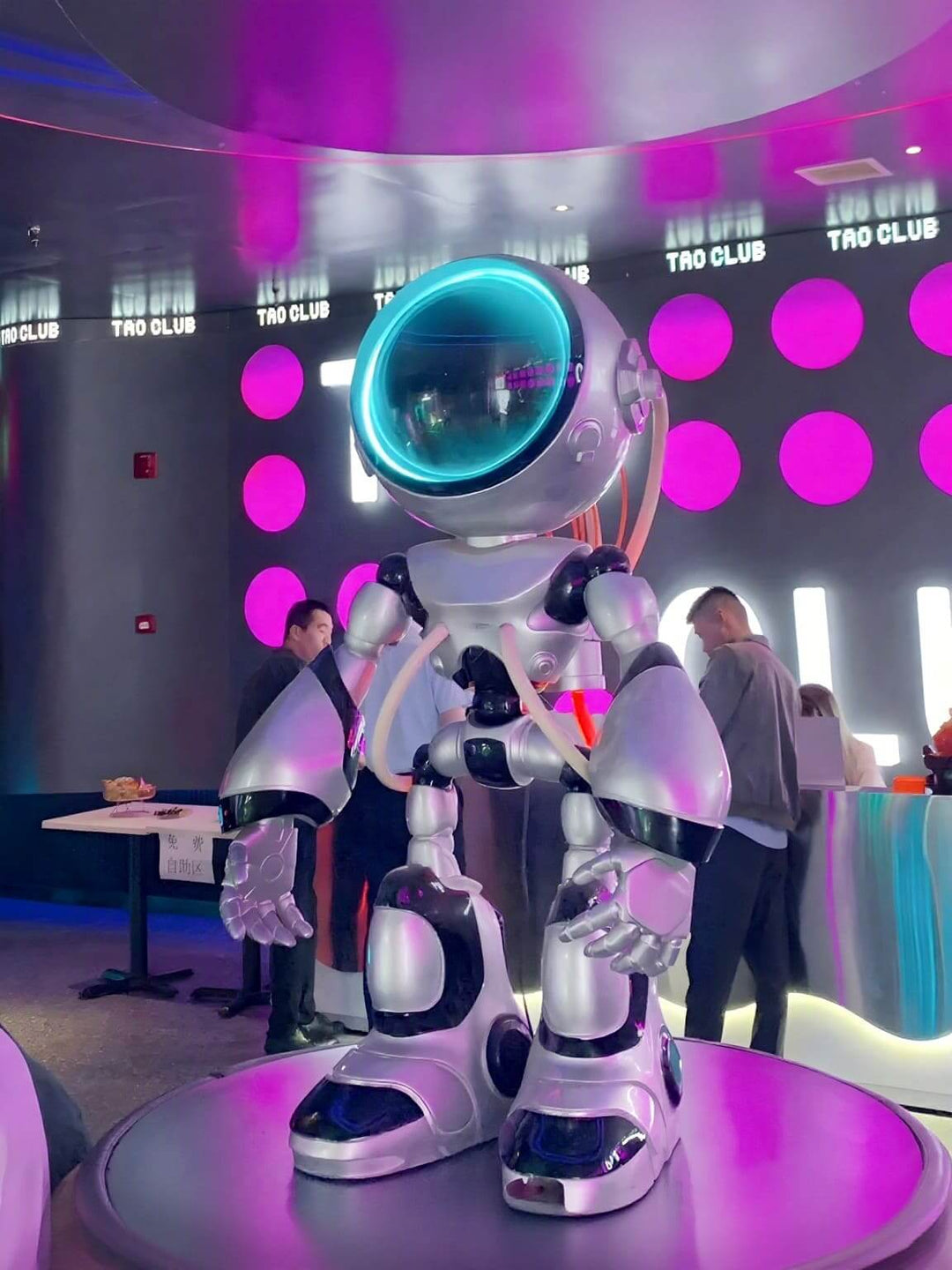 Zyqro Resin Floor Lamp โ Funky Cool Standing Lamps