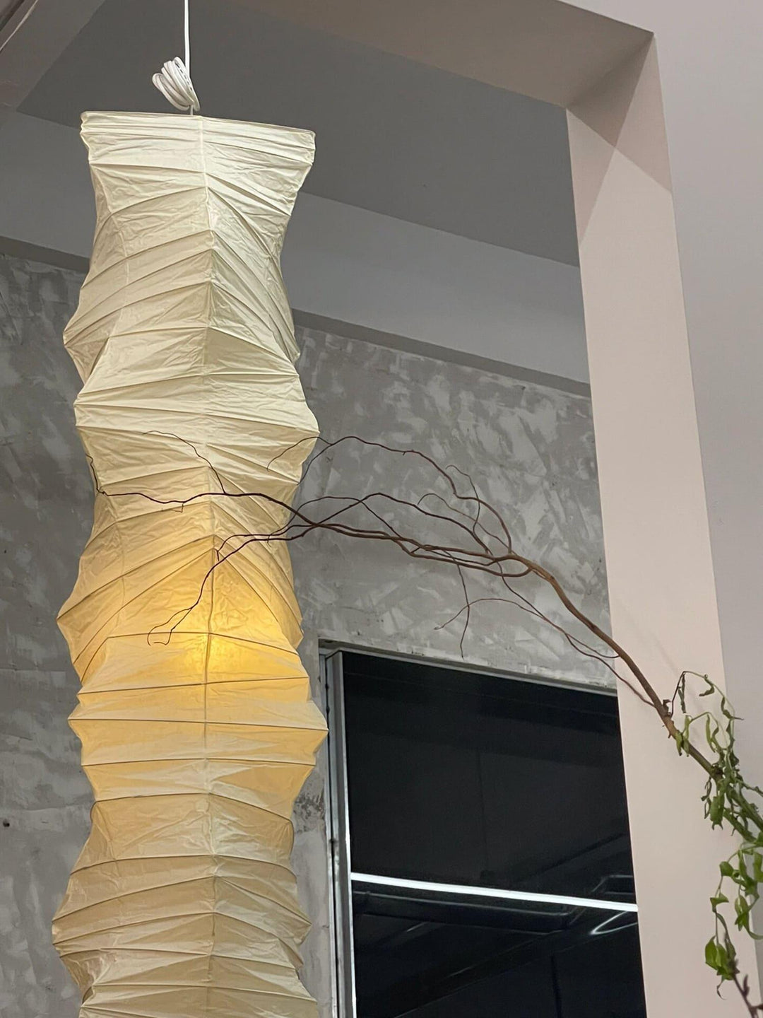 Akari 33N Washi Paper Pendant Light | Long Hanging for Corner Decor | Vinlighting | Vinlighting