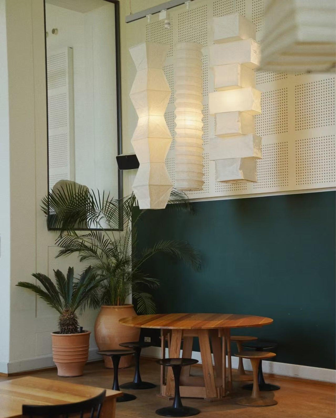 Akari L7 Washi Paper Pendant Light - Art Deco Hanging Lamp for Hallway | Vinlighting | Vinlighting