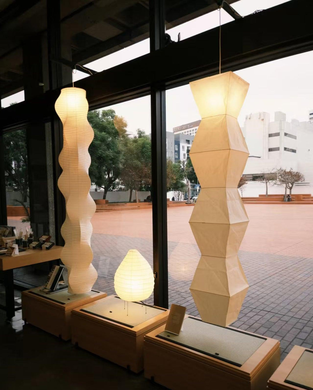 Akari L7 Washi Paper Pendant Light - Art Deco Hanging Lamp for Hallway | Vinlighting | Vinlighting