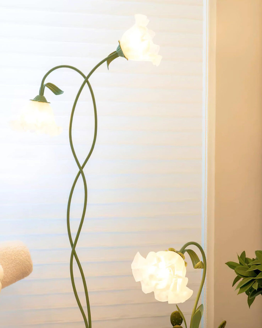Art Deco Green Flower Floor Lamp for Living Room or Cute Bedroom Decor | Vinlighting | Vinlighting