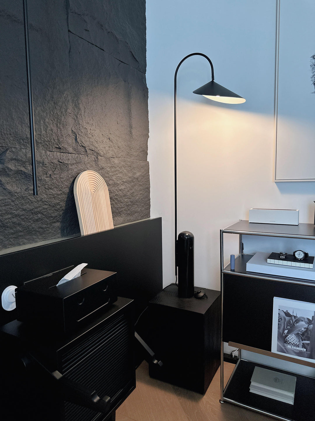 Arum Floor Lamp | Minimalist Art Deco Lighting with Black Marble Base | Vinlighting | Vinlighting