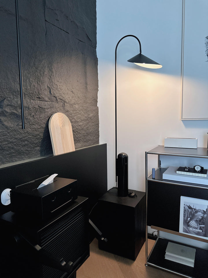 Arum Floor Lamp | Minimalist Art Deco Lighting with Black Marble Base | Vinlighting | Vinlighting