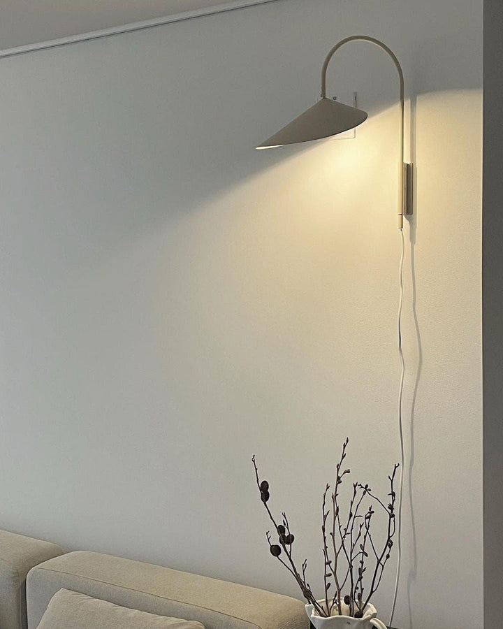Arum Plug-In Wall Sconce - Modern Bedroom Style Wall Light | Vinlighting | Vinlighting