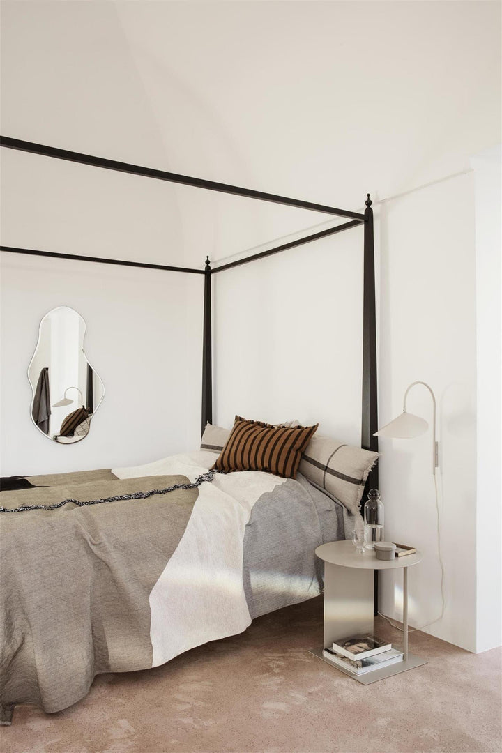 Arum Plug-In Wall Sconce - Modern Bedroom Style Wall Light | Vinlighting | Vinlighting