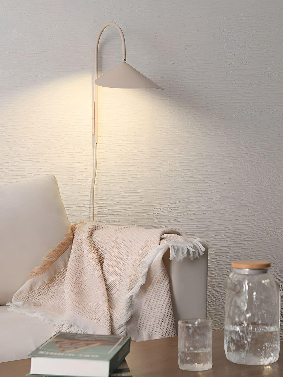 Arum Plug-In Wall Sconce - Modern Bedroom Style Wall Light | Vinlighting | Vinlighting