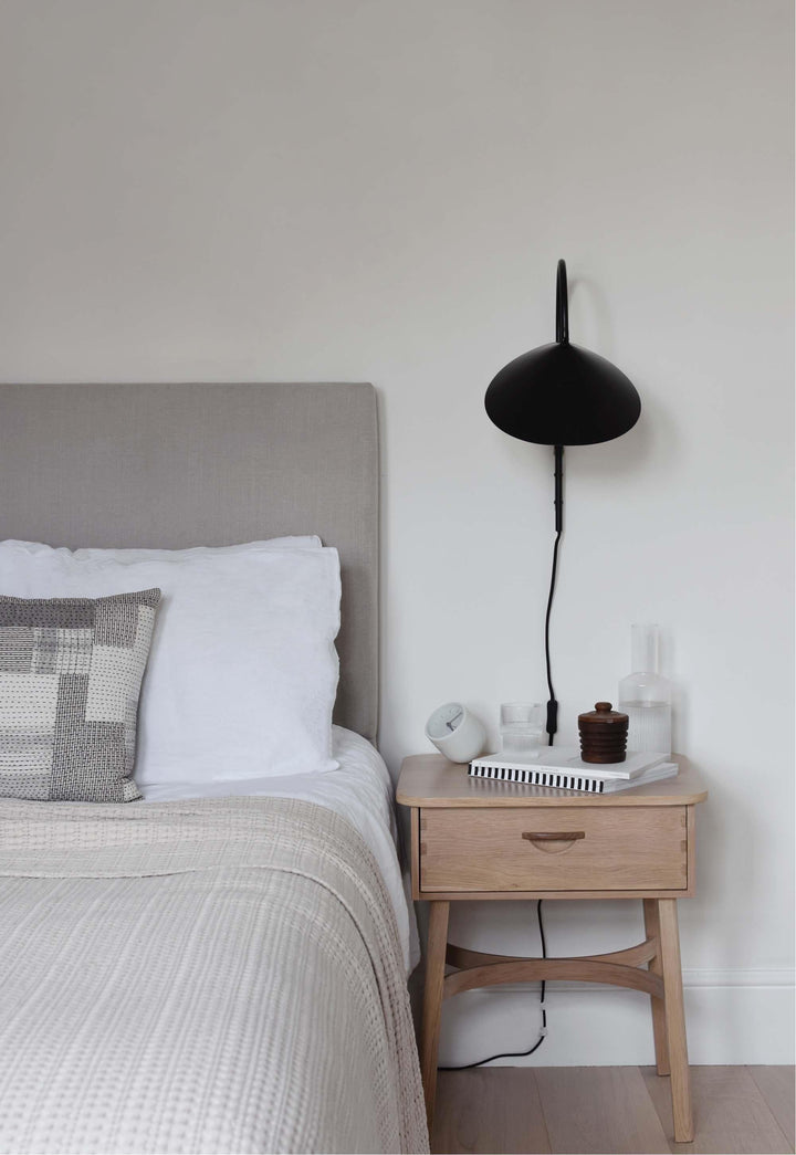 Arum Plug-In Wall Sconce - Modern Bedroom Style Wall Light | Vinlighting | Vinlighting