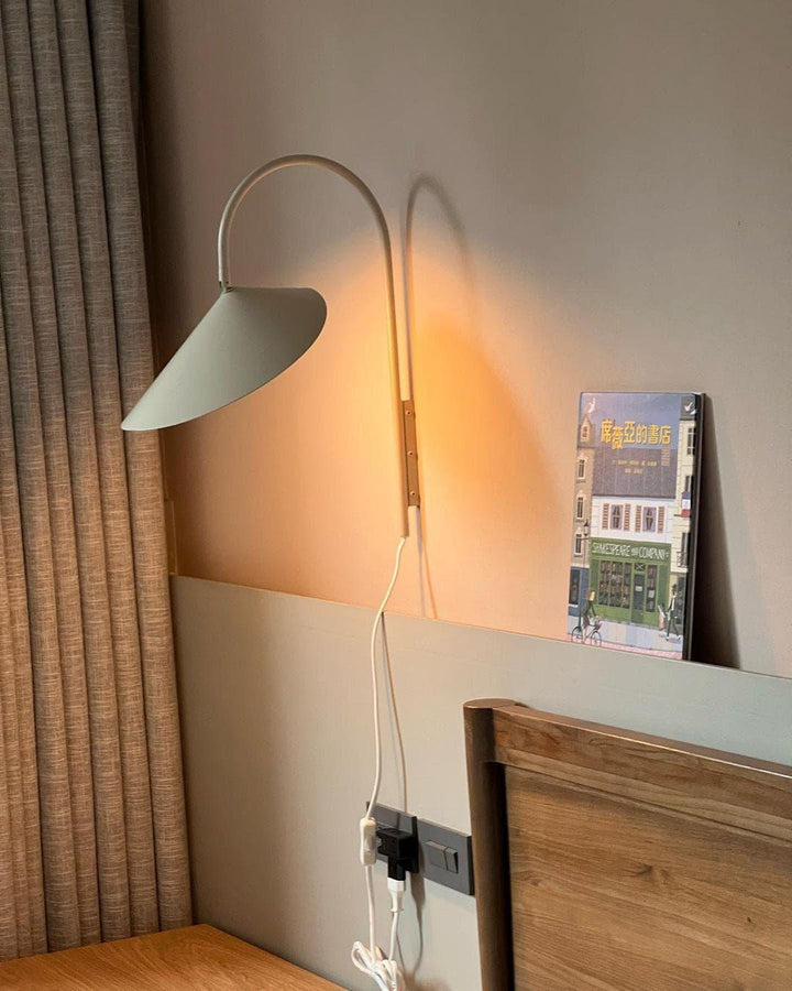 Arum Plug-In Wall Sconce - Modern Bedroom Style Wall Light | Vinlighting | Vinlighting