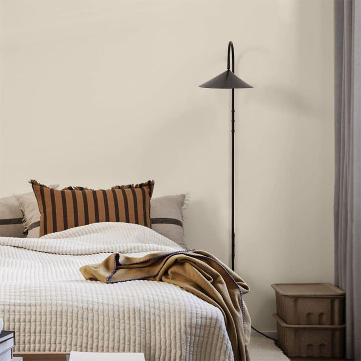 Arum Plug-In Wall Sconce - Modern Bedroom Style Wall Light | Vinlighting | Vinlighting