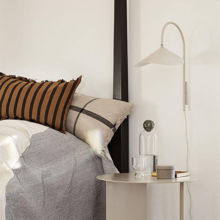 Arum Plug-In Wall Sconce - Modern Bedroom Style Wall Light | Vinlighting | Vinlighting