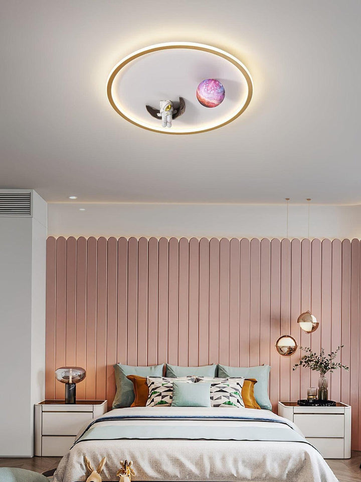 Astronaut Ceiling Light – 3D Moon Design with Warm, Atmospheric Glow | Vinlighting | Vinlighting