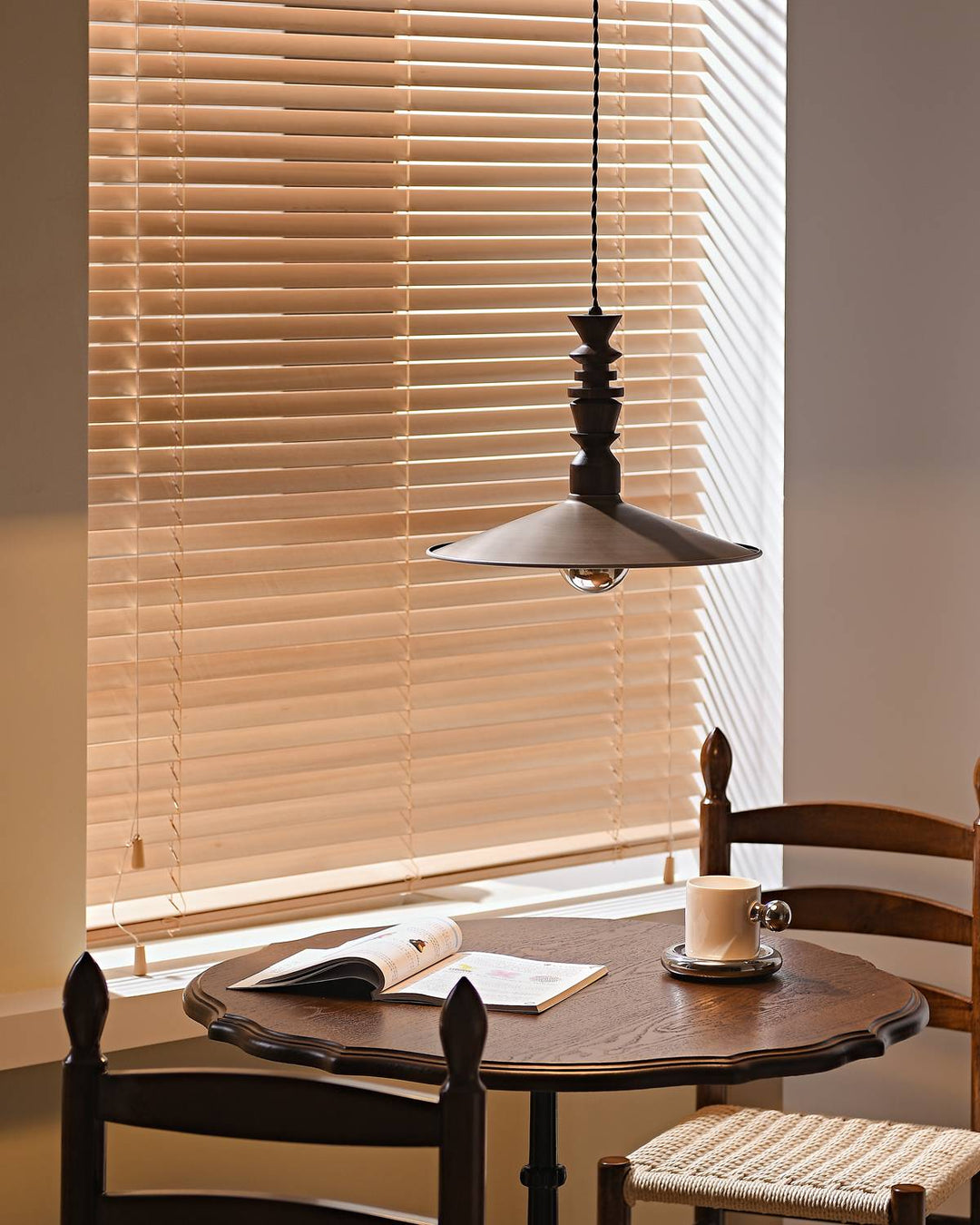 Ballet Air Chandelier – Elegant Walnut & Brass Lighting Fixture | Vinlighting