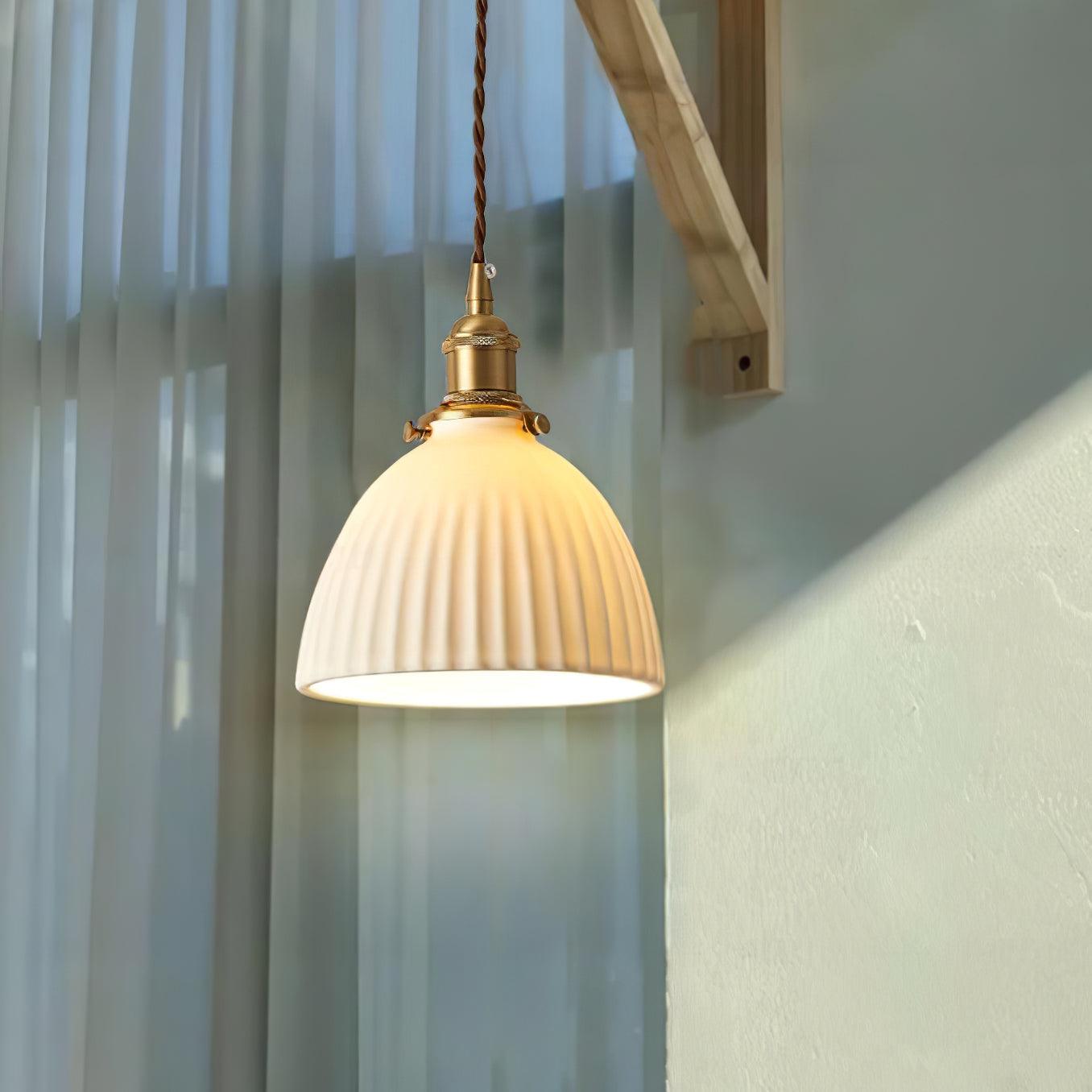 Brass Pleated Ceramic Pendant Lamp - Vinlighting