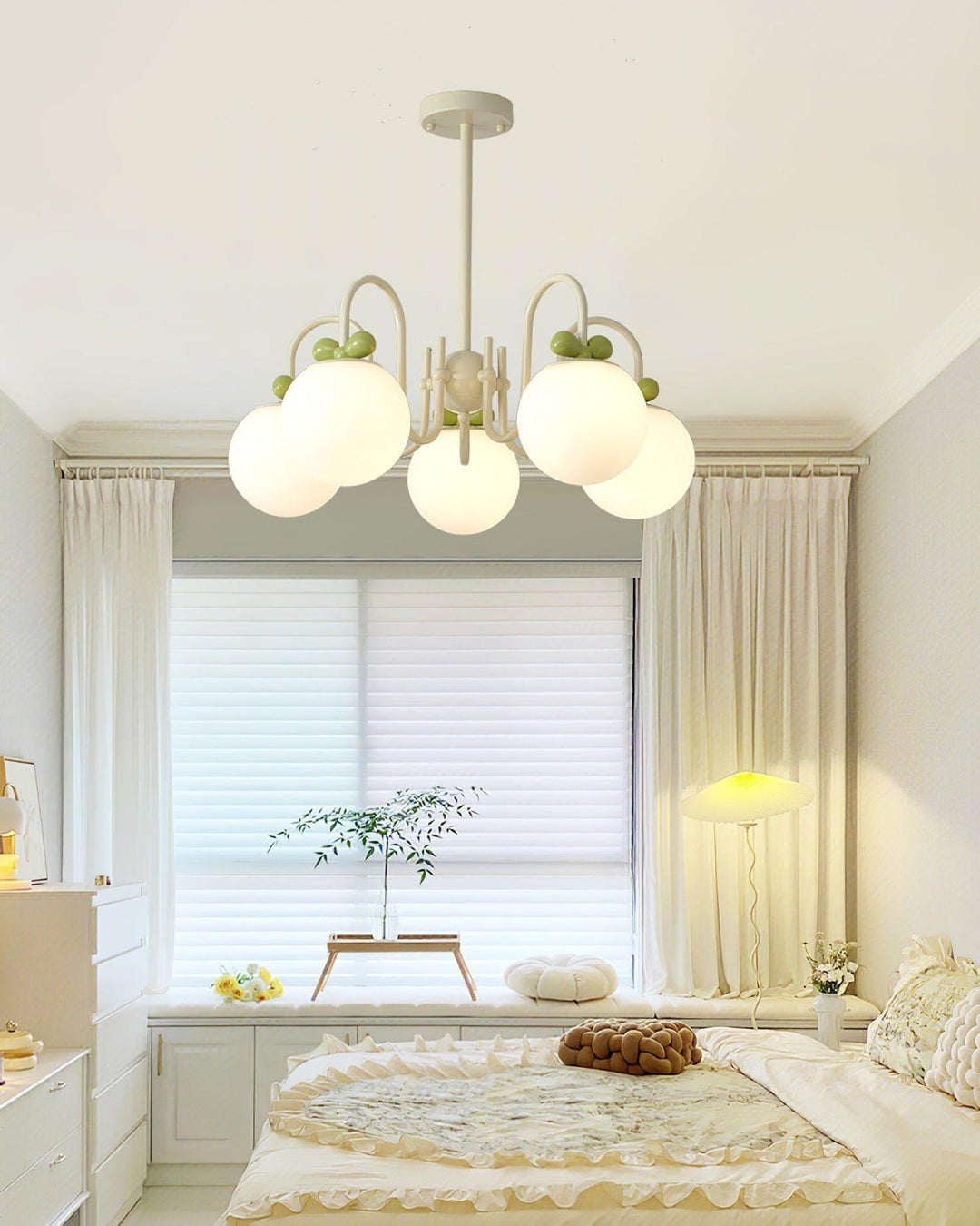 Cream Cherry Chandelier – Playful Elegance with Soft Glow | Vinlighting | Vinlighting