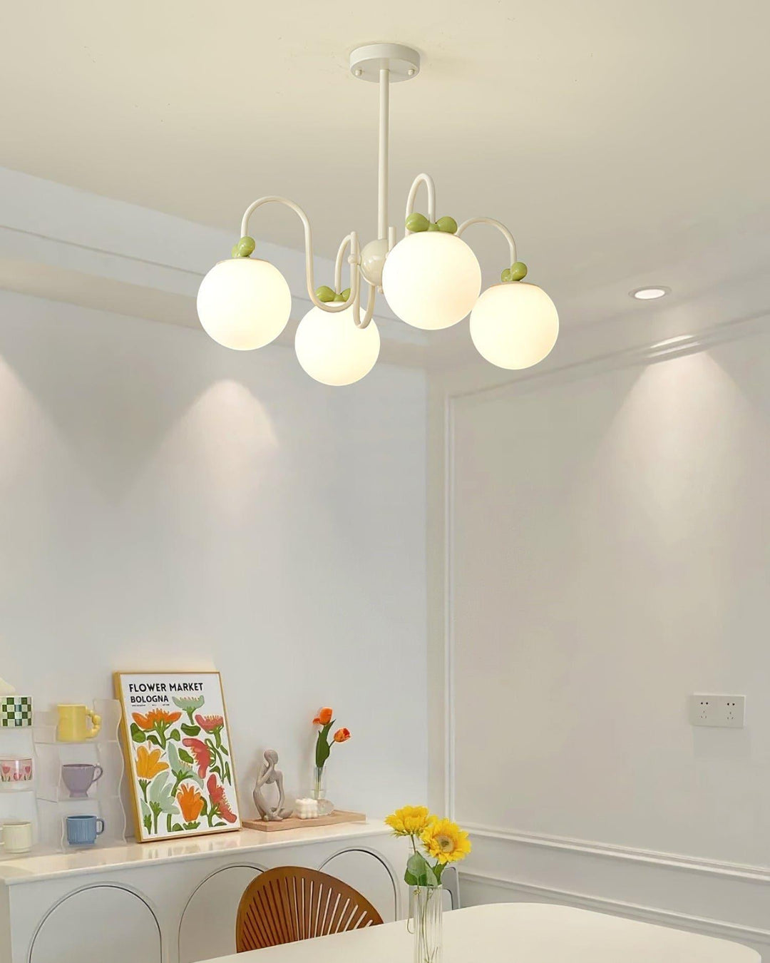 Cream Cherry Chandelier – Playful Elegance with Soft Glow | Vinlighting | Vinlighting