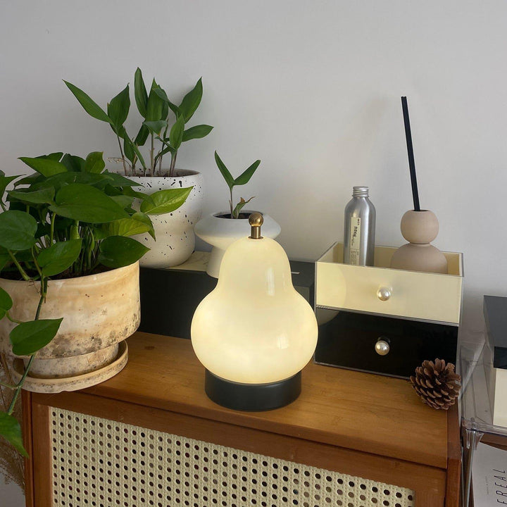 Cute Pear Table Lamp - Pink Touch & Dining Room | Vinlighting | Vinlighting | Vinlighting