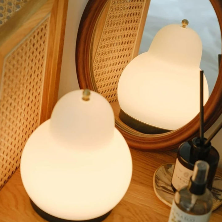 Cute Pear Table Lamp - Pink Touch & Dining Room | Vinlighting | Vinlighting | Vinlighting