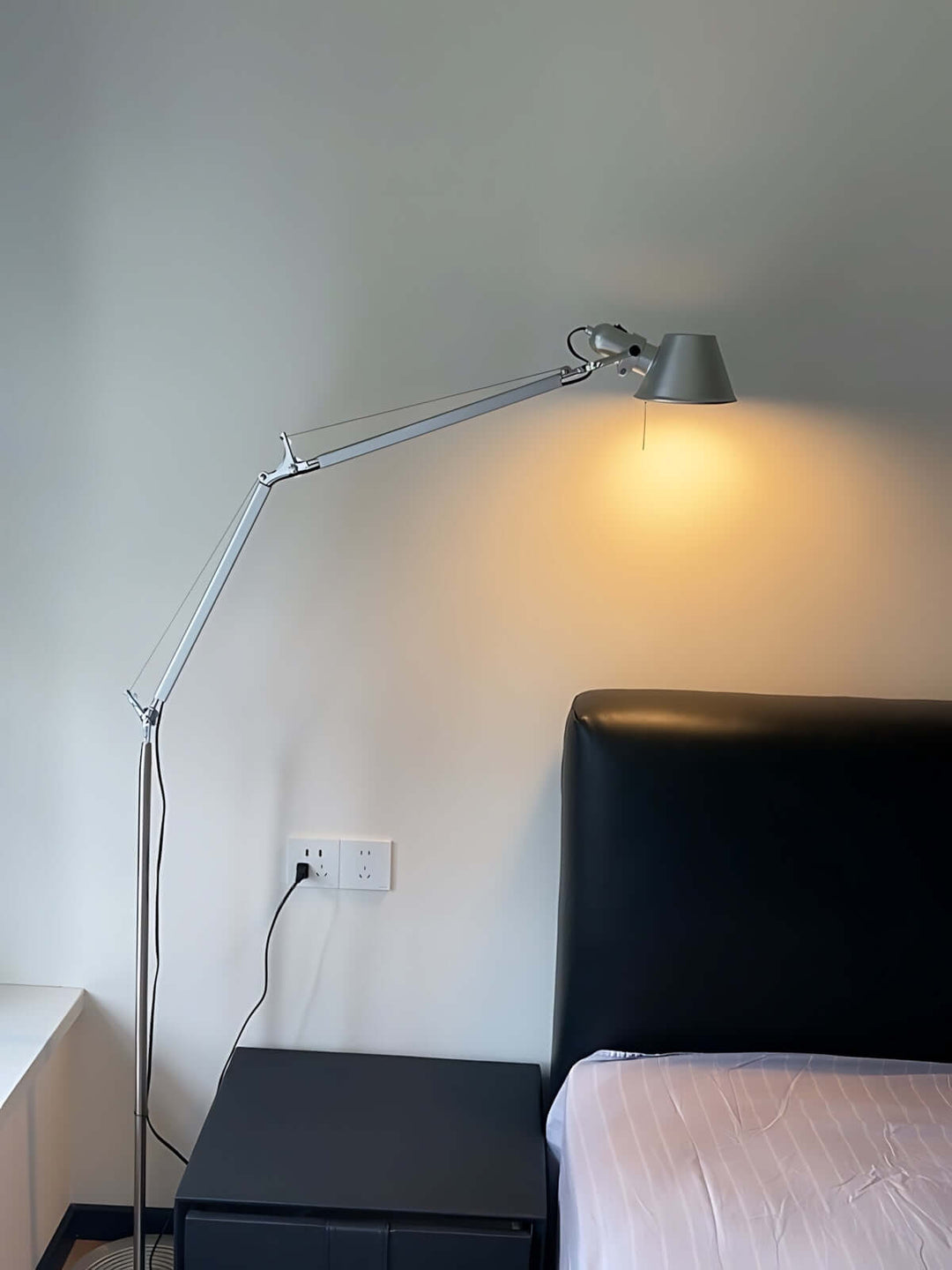Deleila Floor Lamp – Industrial Style, Minimalist Swing Arm