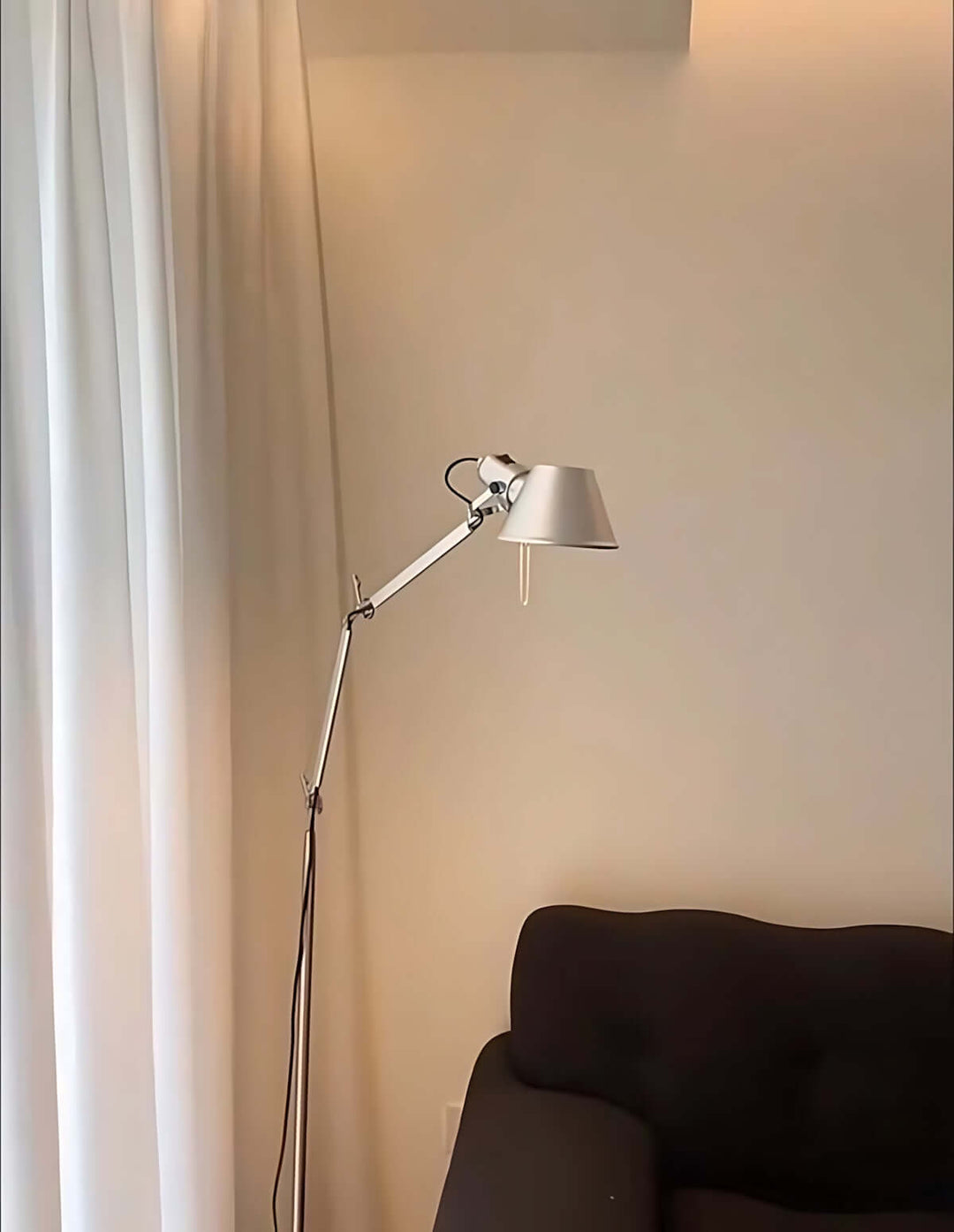 Deleila Floor Lamp – Industrial Style, Minimalist Swing Arm