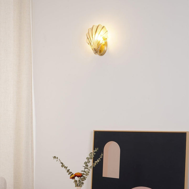 Glass Shell Wall Light - Brass & Amber Coastal Wall Sconce | Vinlighting | Vinlighting
