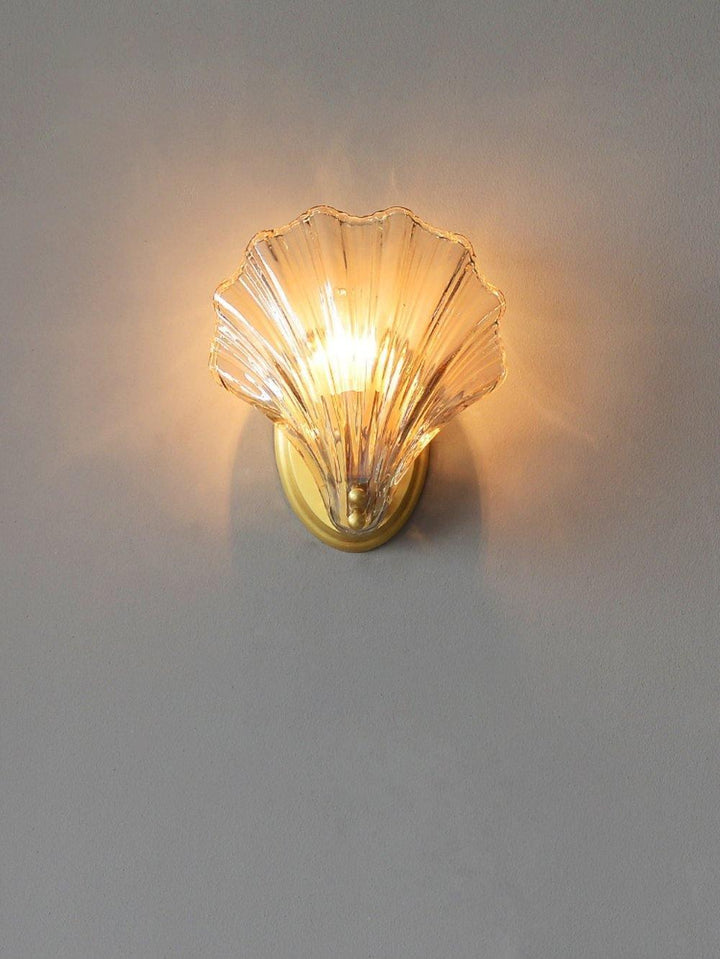 Glass Shell Wall Light - Brass & Amber Coastal Wall Sconce | Vinlighting | Vinlighting