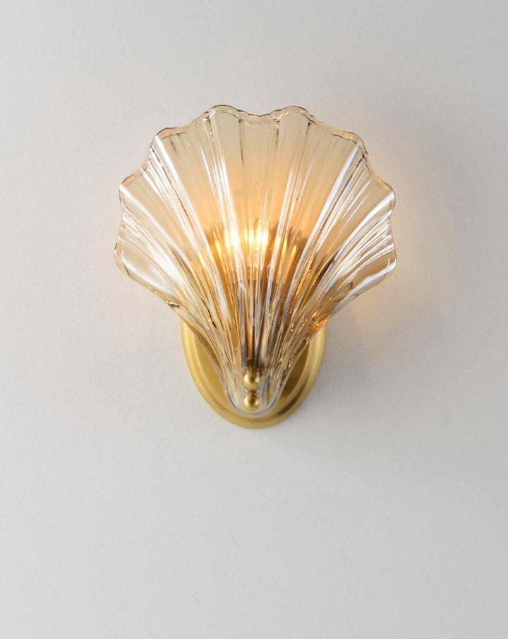 Glass Shell Wall Light - Brass & Amber Coastal Wall Sconce | Vinlighting | Vinlighting