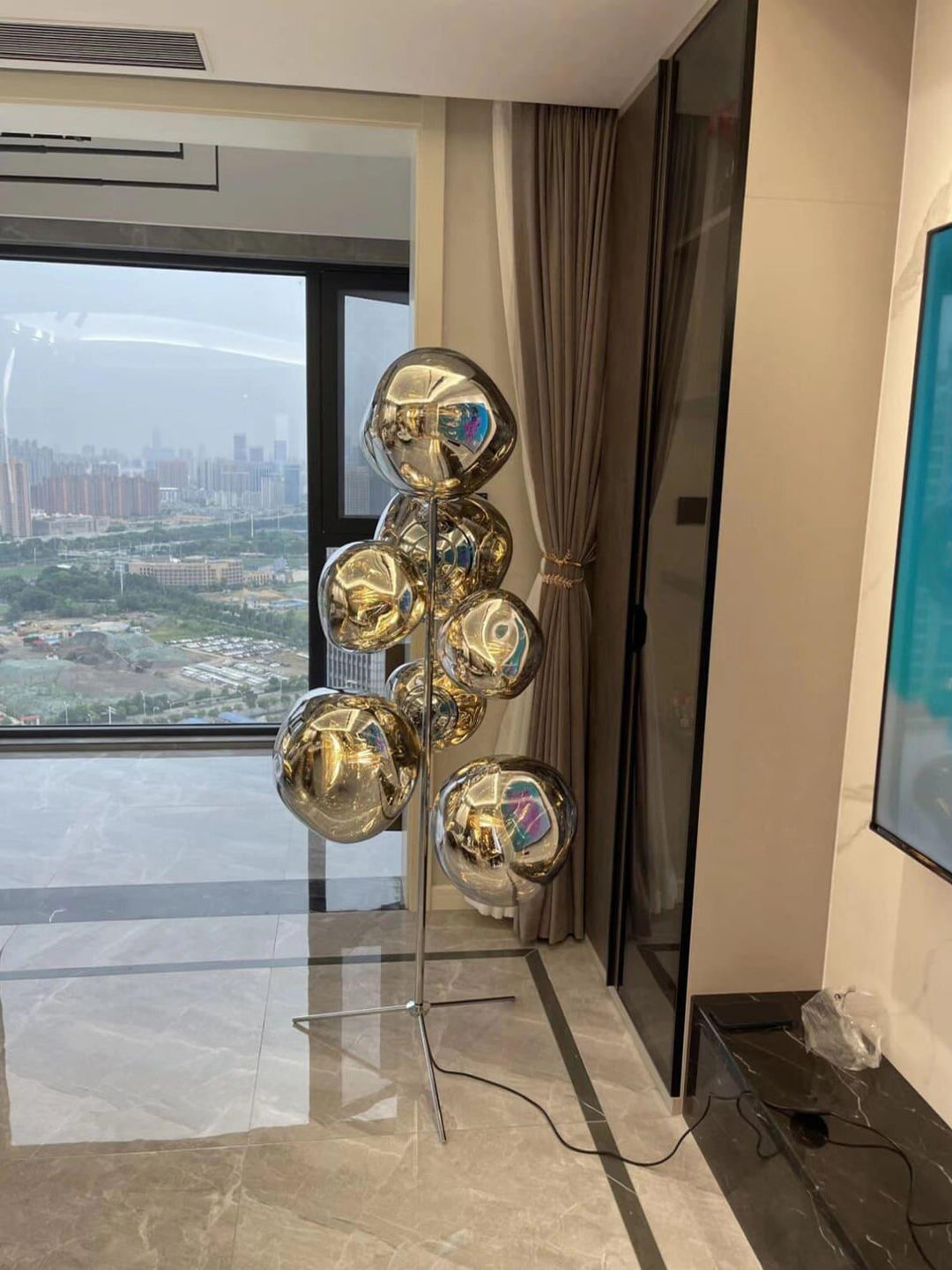 Lava Stand Floor Lamp - Gold Finish & Captivating Hot-Blown Acrylic | Vinlighting | Vinlighting