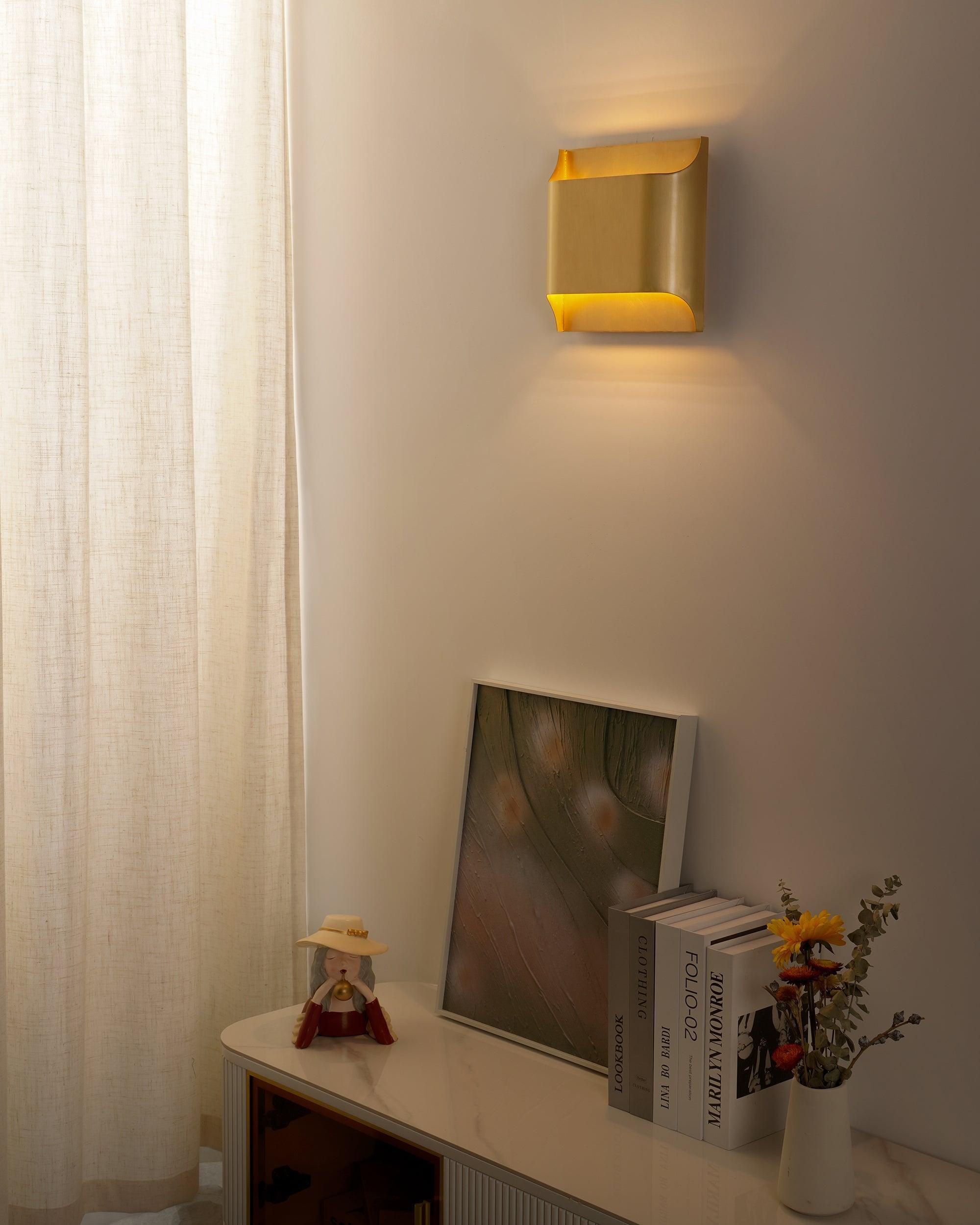 Leclerc Brass Wall Lamp - Vinlighting