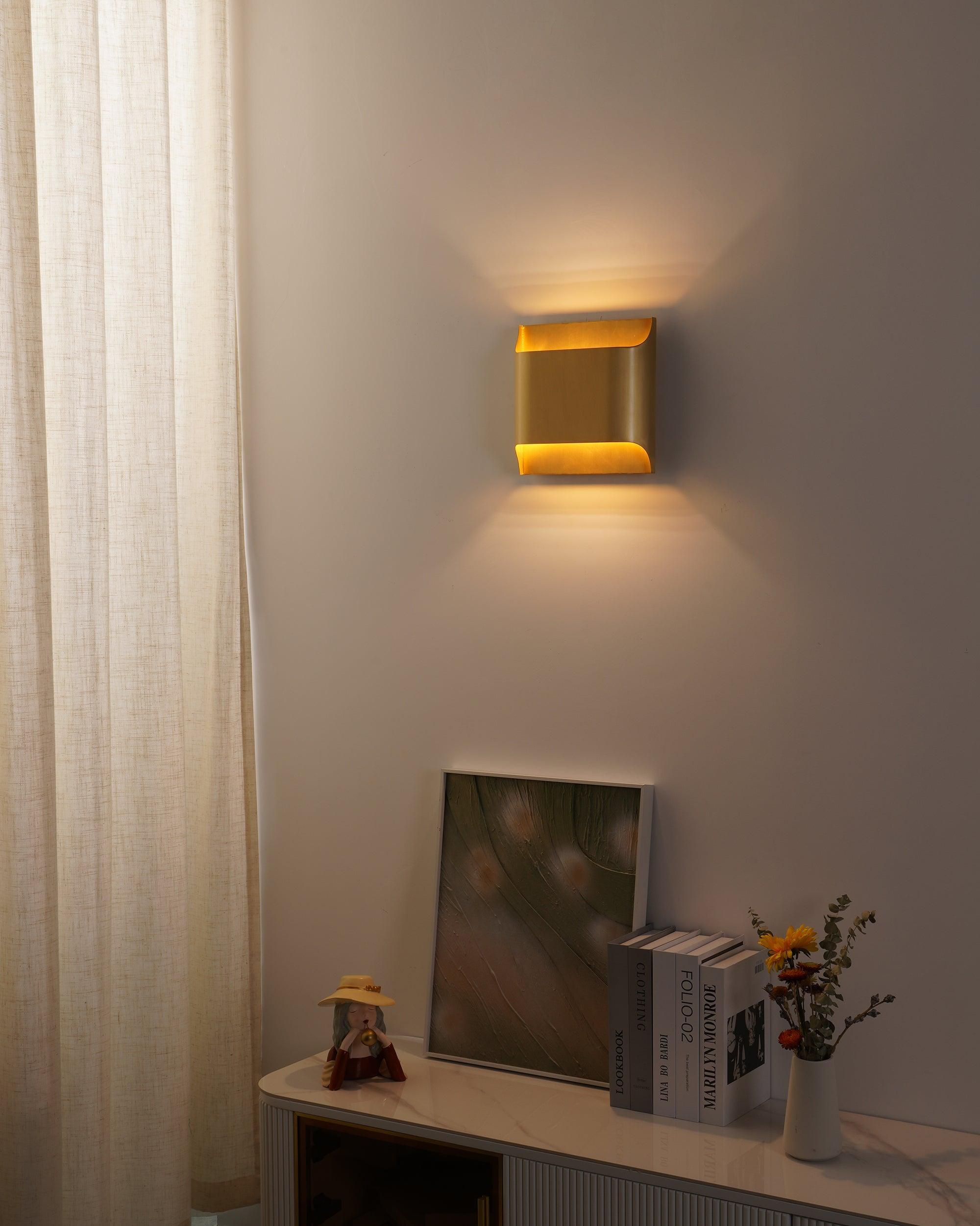 Leclerc Brass Wall Lamp - Vinlighting