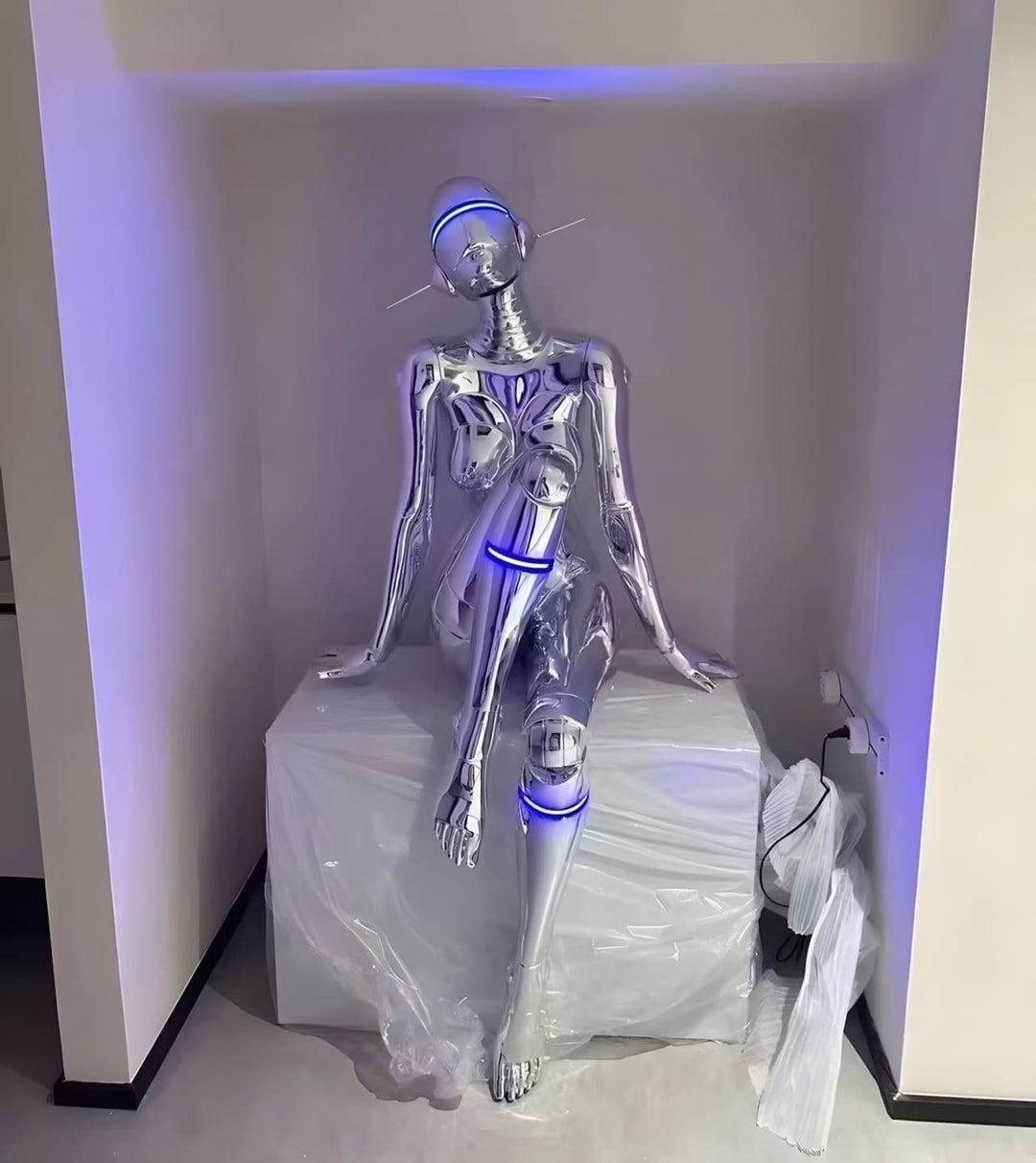 Lenvor Goddess Floor Lamp – Resin Sculpture Art Deco Light