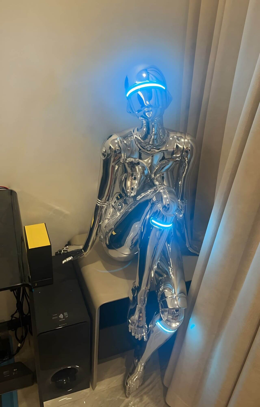 Lenvor Goddess Floor Lamp – Resin Sculpture Art Deco Light