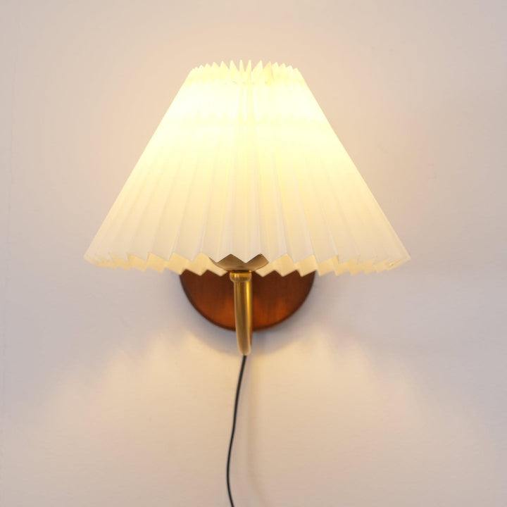Louise Plug In Wall Lamp | Vintage Wood Light For Bedroom | Vinlighting | Vinlighting