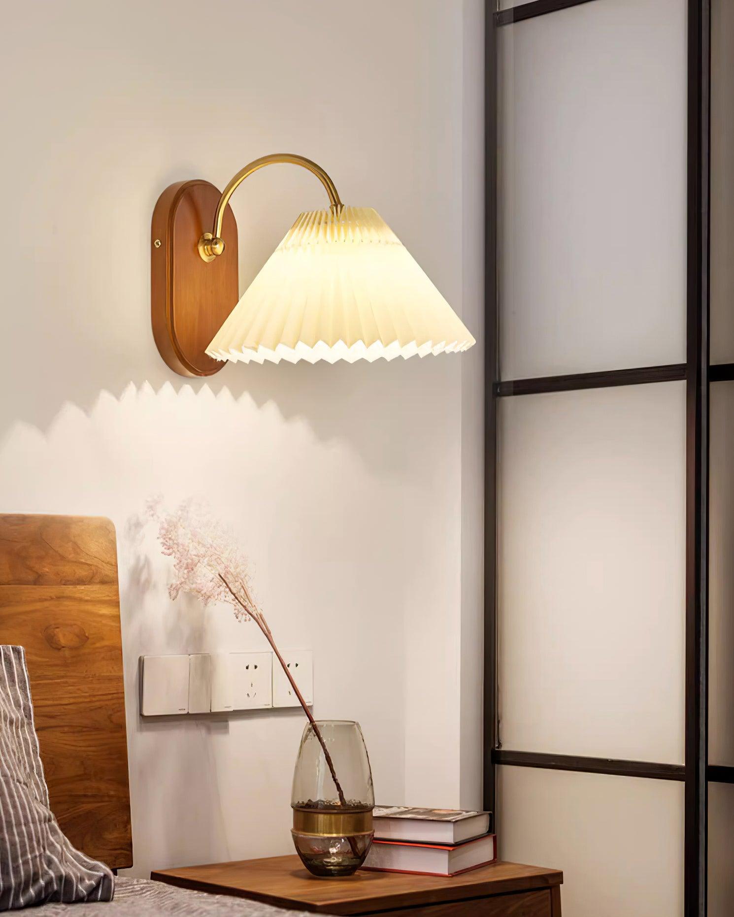 Louise Plug In Wall Lamp - Vinlighting