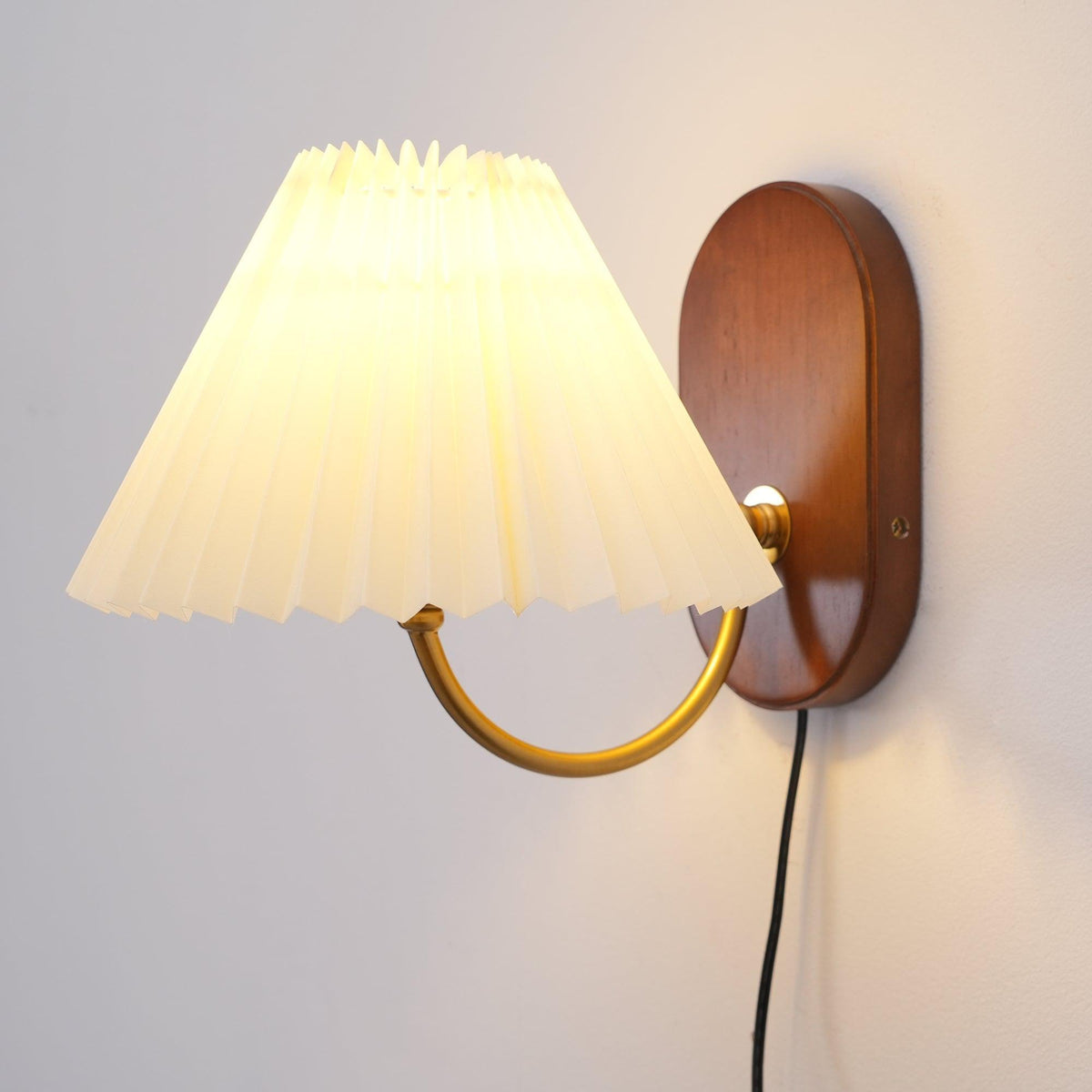 Louise Plug In Wall Lamp - Vinlighting