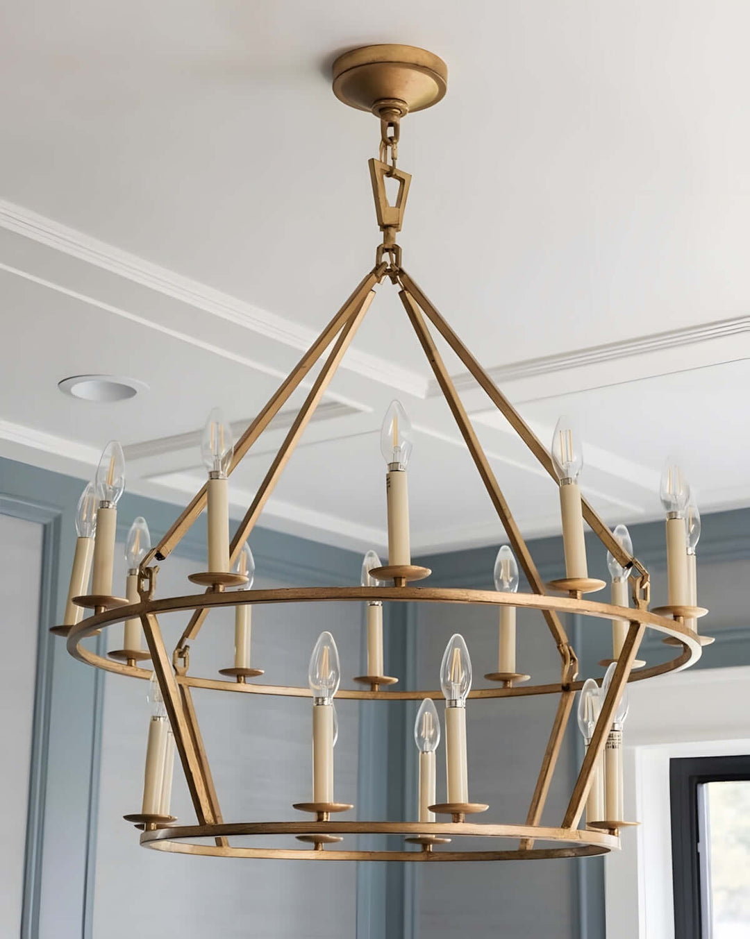 Luvo Serin Chandelier featuring 12 lights in a modern mid-century design, perfect for dining rooms.