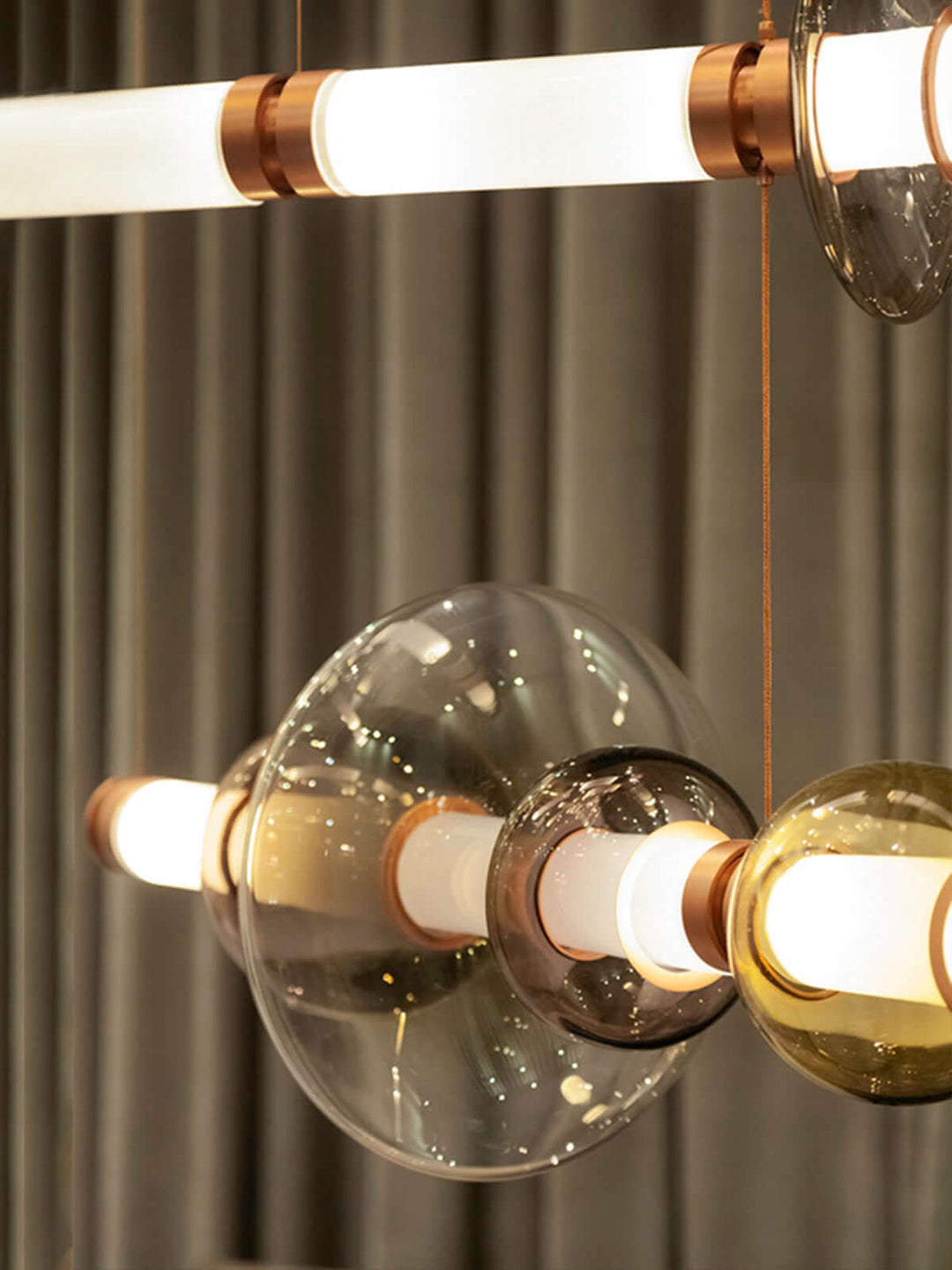 Maperu Chandelier – Modern Lightweight Linear Chandelier Design