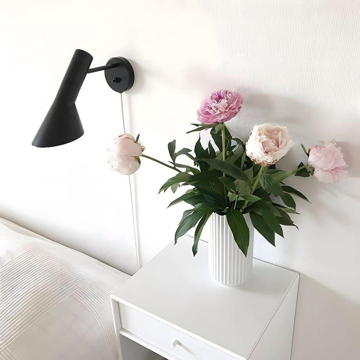 Modern AJ Wall Lamp - Black Mid Century Sconce | Vinlighting | Vinlighting