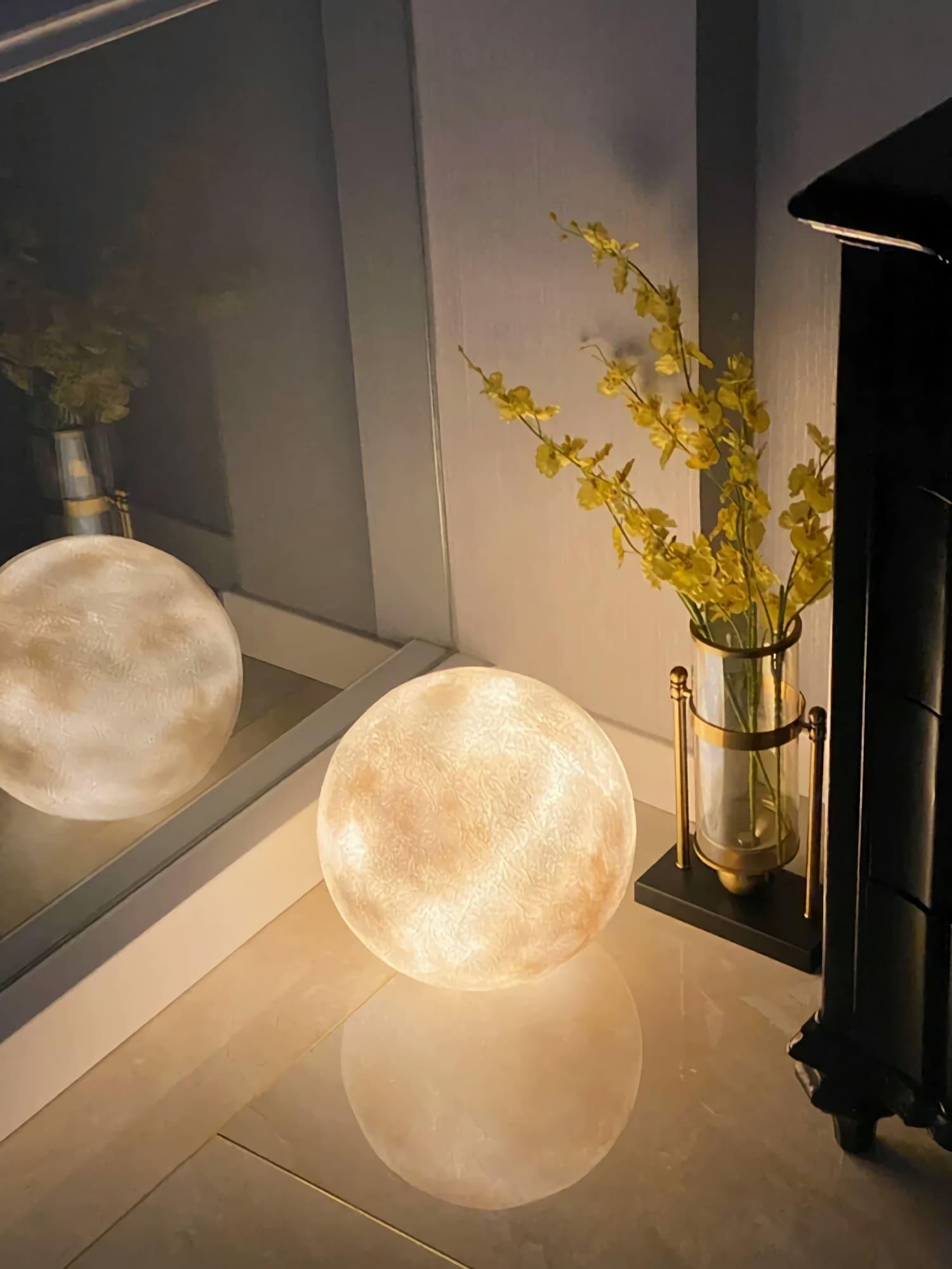 Moon Floor Lamp - Vinlighting