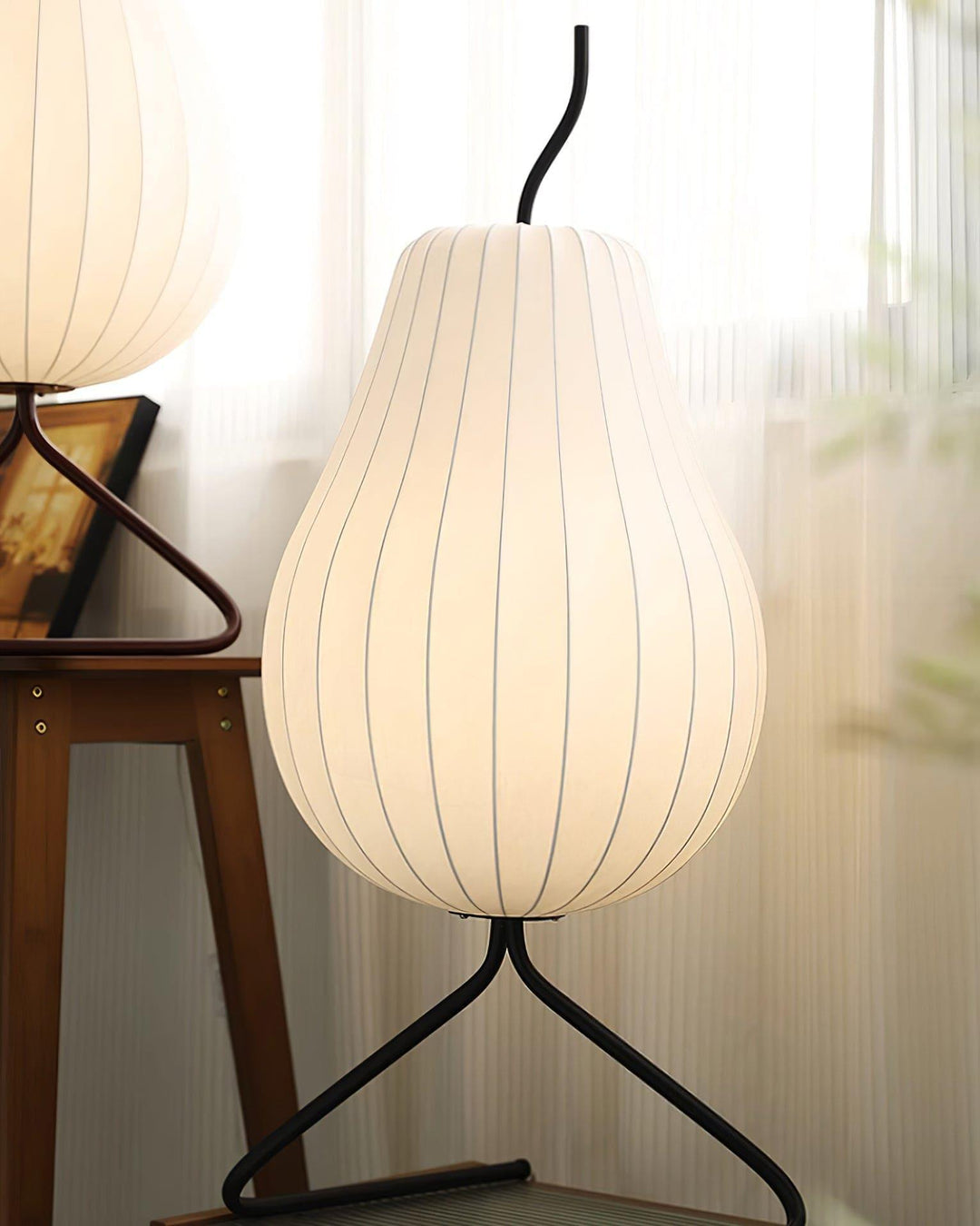 Pear Silk Floor Lamp - Elegant Silk Wound Shade, Warm Lighting | Vinlighting | Vinlighting